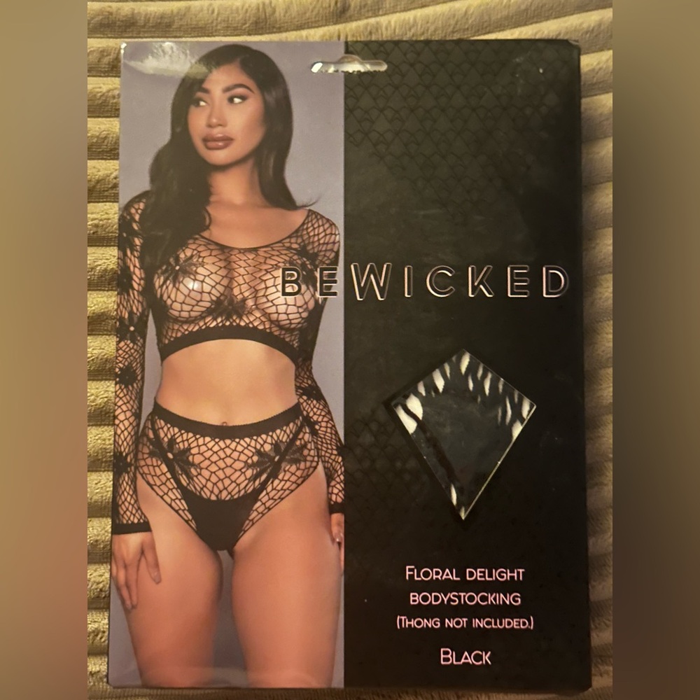 BeWicked Black Floral 2 Piece Set Brand New Queen Size